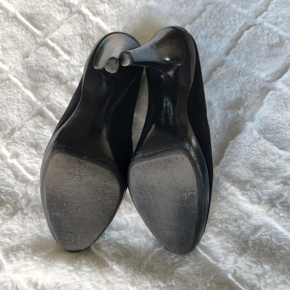 Salvatore Ferragamo Black Suede Pumps Sz 9 - Picture 8 of 10